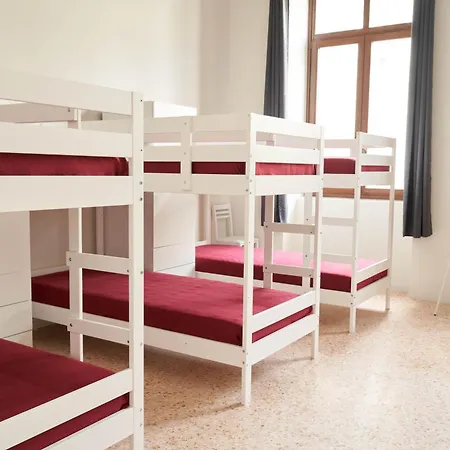 Hub Portanova Hostel Trani