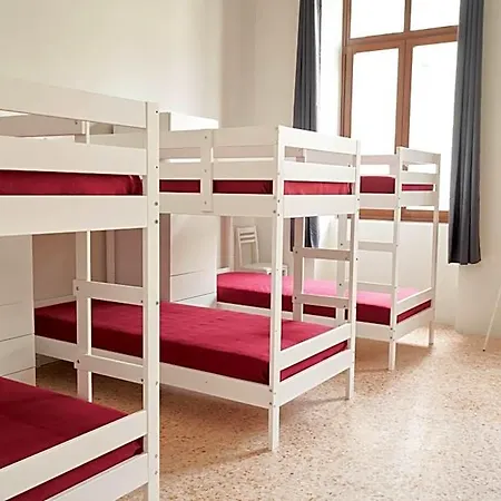 Albergue Hub Portanova *