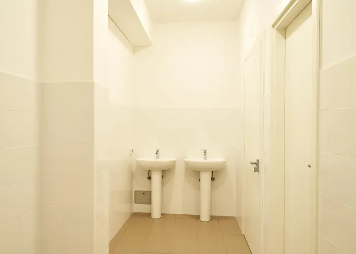 Hub Portanova אכסניה